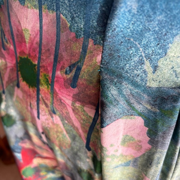 🌸 Floral Flowy Tunic with Pleating 🌸 - Picture 9 of 12